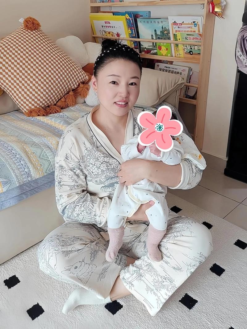新时代育儿嫂:家庭中的温暖守护者